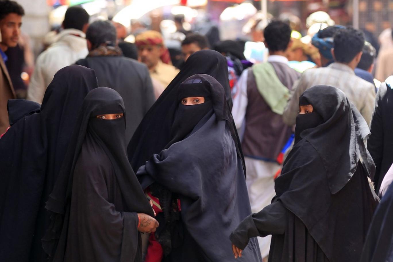 قابلات ريف اليمن: خط الحماية الأخير للنساء في زمن الحرب