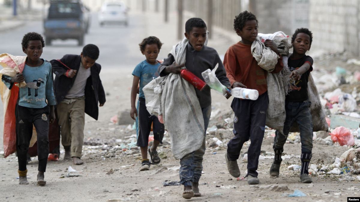 تغذية أطفال اليمن في كف عفريت