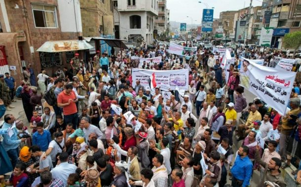 تنديد جماهيري بالتواطؤ الأممي تجاه مجازر المليشيات الحوثية بتعز