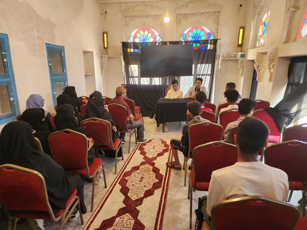 بيت الصحافة توثّق ذاكرة تعز الصحفية بشهادات مؤلمة عن الانتهاكات ضد الصحفيين