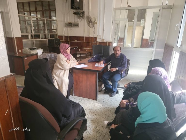 رئيس اتحاد نقابات عمال اليمن يؤكد على تمكين المرأة وإشراكها في مراكز صنع القرار