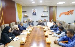 محافظ عدن يُقر زيادة “حافز المعلم” ويوجه بصرف مستحقات المتعاقدين وتطوير المناهج الدراسية