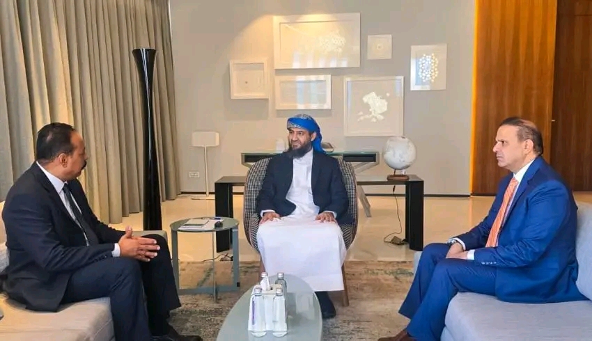 المحرّمي يؤكد أولوية تطوير الطرق والبنية التحتية في اليمن