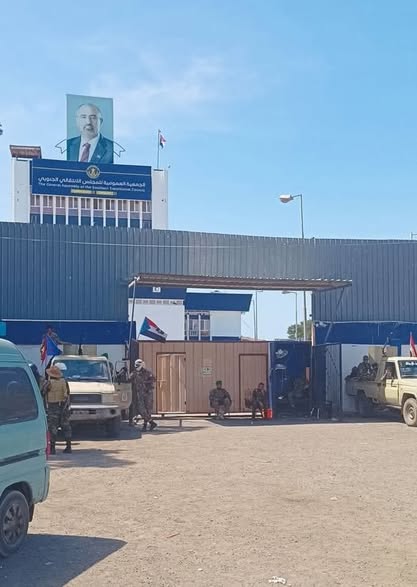 عدن: إغلاق آخر مقرات المجلس الانتقالي المنحل