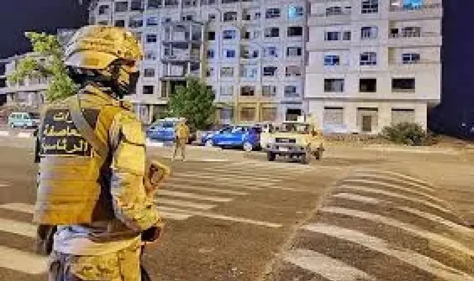في إطار عملية إعادة توحيد المؤسستين الأمنية والعسكرية... قوات ”العاصفة” تُسلم أسلحتها للسعودية
