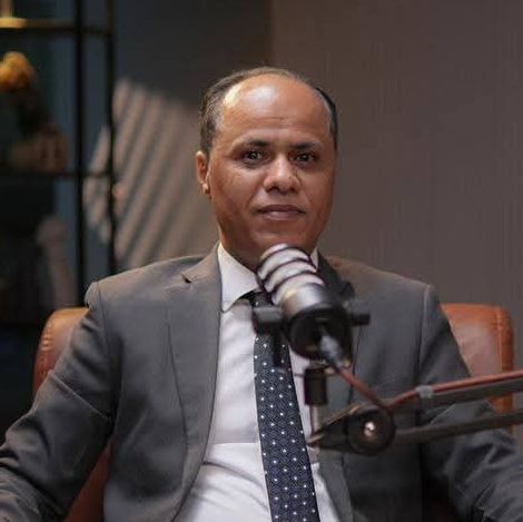 من فائض المعرفة إلى الفهم العميق: دور الإنسان في عصر الذكاء الاصطناعي
