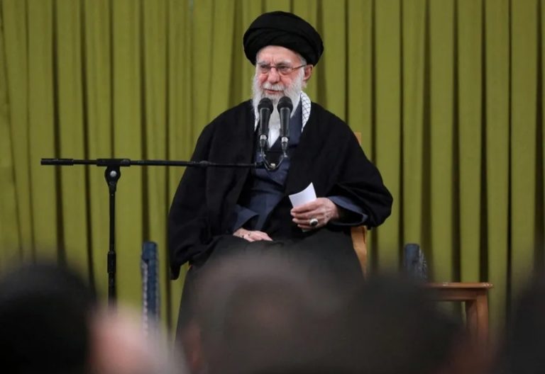 رسمياً ترمب يعلن اغتيال المرشد الإيراني علي خامنئي