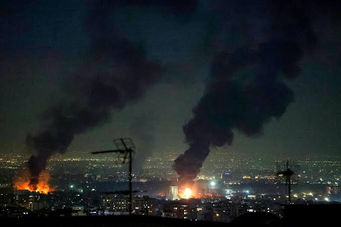 يوم مشتعل في “حرب الـ 13 يوماً”: تصعيد إقليمي شامل بين إيران وإسرائيل وأمريكا ودول الخليج