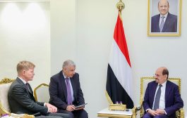 خلال استقباله للمبعوث الاممي.. رئيس الوزراء يؤكد ضرورة الدفع بملف تبادل الأسرى والمحتجزين