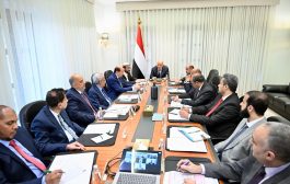 رئيس مجلس القيادة يعقد اجتماعاً مصغراً للحكومة والسلطات المحلية