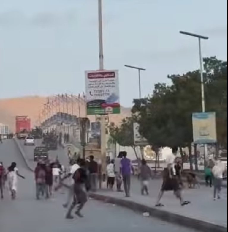 بعد مقتل متظاهر.. السلطات في حضرموت تدعو للالتزام بالقانون وتحذر من التصعيد