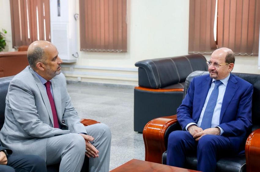 رئيس الوزراء يتابع تنفيذ القرارات المعيشية وضبط الإيرادات التي اتخاذها المجلس مؤخراً