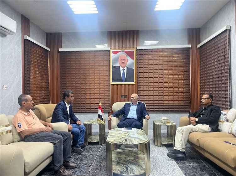 وزير المياه والبيئة الشرجبي يطلع على أوضاع الهيئة العامة لحماية البيئة وإجراءات الاستلام والتسليم