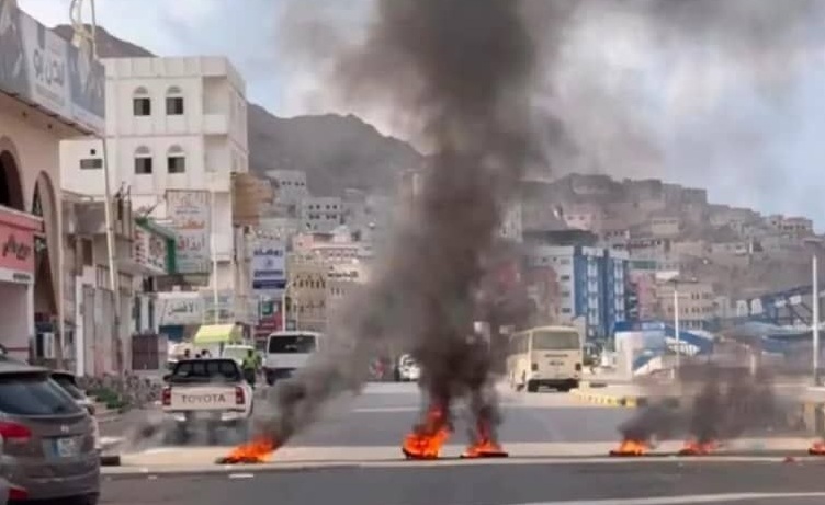 حضرموت.. احتجاجات غاضبة تنديداً بتردي الخدمات وانقطاع الكهرباء