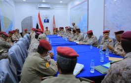 وزير الدفاع يجتمع بالقيادات العسكرية ويشدد على رفع الجاهزية لمواجهة أي طارئ