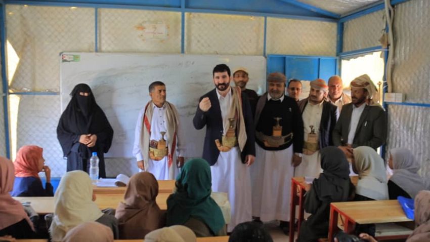 صنعاء: السلطة المحلية برئاسة المحافظ عبدالقوي شُريف تناقش قضايا أبناء المحافظة النازحين