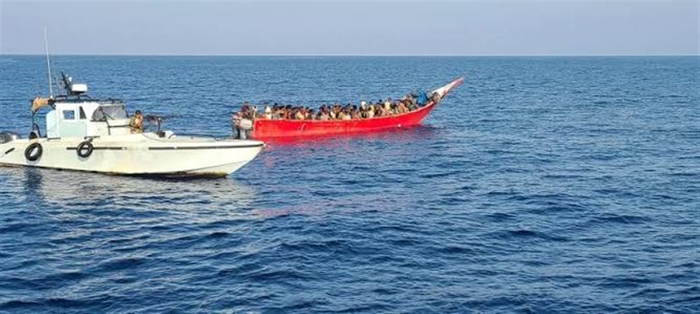 تواصل عمليات البحث والإنقاذ عن قارب على متنه 20 شخصاً قبالة المهرة