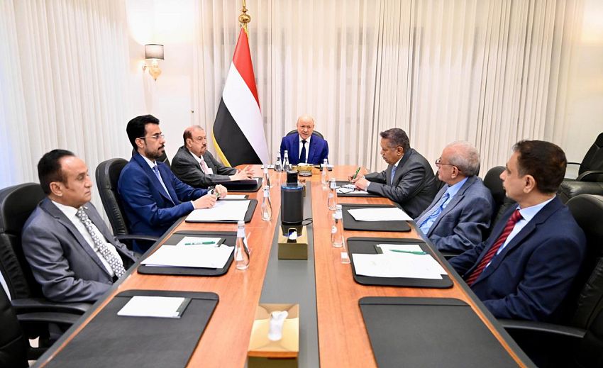 رئيس مجلس القيادة: الدولة ماضية في برنامج الإصلاحات والردع الحازم للتصعيد الحوثي