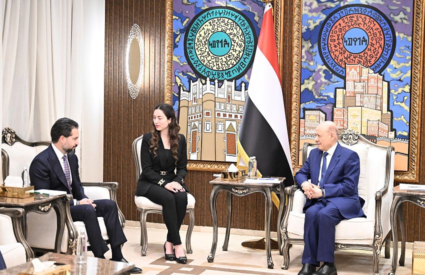 رئيس مجلس القيادة: لا حصار على مطار صنعاء ولا تساهل مع أي تواطؤ جديد لانتهاك السيادة الوطنية
