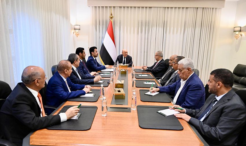 الرئيس العليمي يشيد بالتحالف البحري والدعم السعودي لمؤسسات الدولة اليمنية