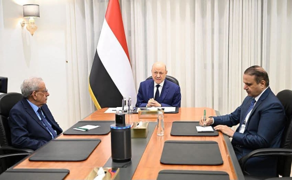 العليمي يوجه البعثات الدبلوماسية بتكثيف التحرك لعزل الحوثيين دولياً