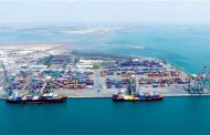 وزير النقل يوجه بإلزام الخطوط الملاحية بنقل حاويات التجار اليمنيين العالقة إلى ميناء عدن