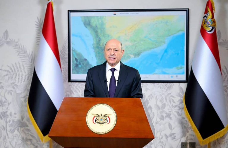 العليمي: استهدفنا مدرج مطار صنعاء وسنمنع أي طائرة من انتهاك الأجواء اليمنية.. واجتماع طارئ لمجلس القيادة الرئاسي