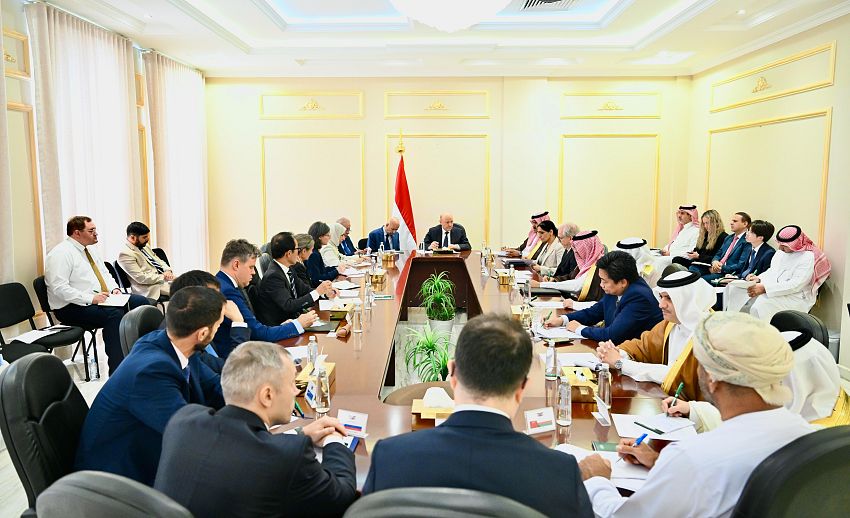 رئيس مجلس القيادة: مرحلة الاعتداء بلا كلفة انتهت وعلى المجتمع الدولي دعم الحكومة لإنهاء التهديد