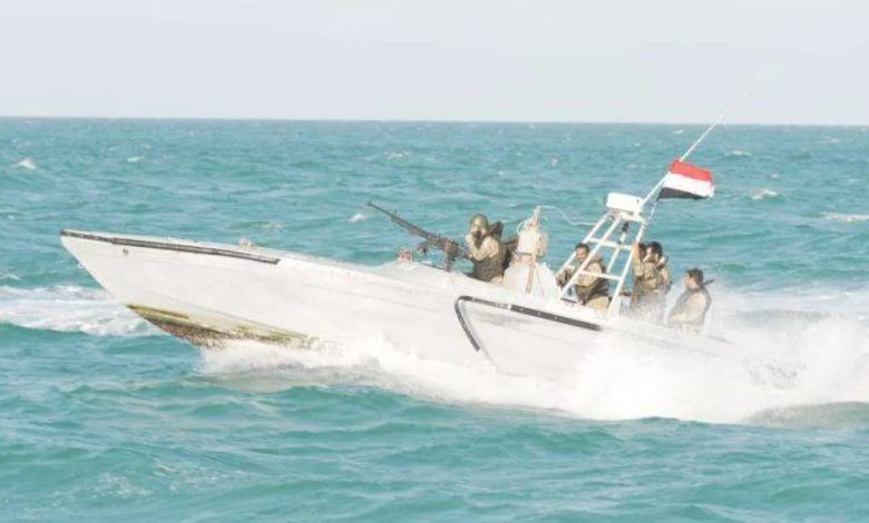 اشتباكات في البحر الأحمر وتدمير 3 زوارق حوثية محملة بالمتفجرات