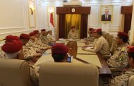وزير الدفاع يترأس اجتماعاً بقيادة وزارة الدفاع ويوجه بالبقاء في أعلى درجات الجهوزية والاستعداد
