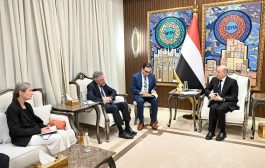 رئيس مجلس القيادة: دفاع اليمن عن باب المندب هو دفاع عن امن الممرات العالمية والإمدادات المنقذة للحياة