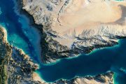 القوات المسلحة تُحكم سيطرتها على مواقع حاكمة بجبال كهبوب المطلة على باب المندب