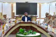 المحرمي يوجه خلال اجتماع عسكري بعدن برفع الجاهزية القتالية إلى أعلى المستويات