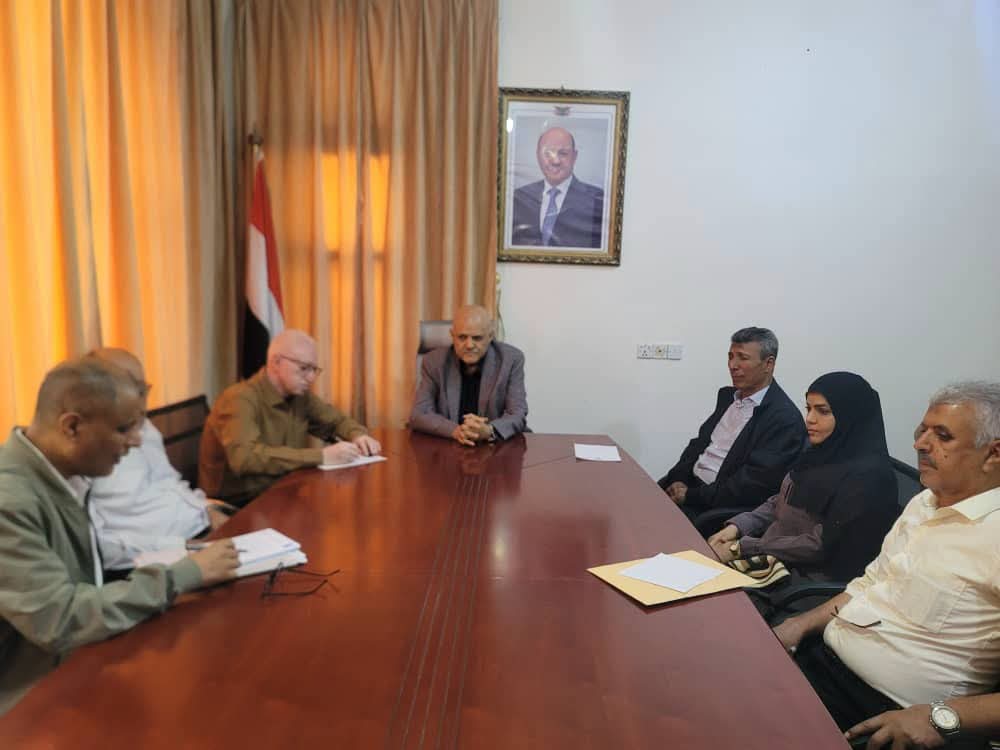 لجنة طوارئ تعز تناقش التنسيق مع المنظمات الدولية لتأمين دخول الإمدادات الغذائية والسلطة المحلية تدعو المواطنين إلى رفض التحشيدات الحوثية وتتوعد المتورطين بالمساءلة القانونية