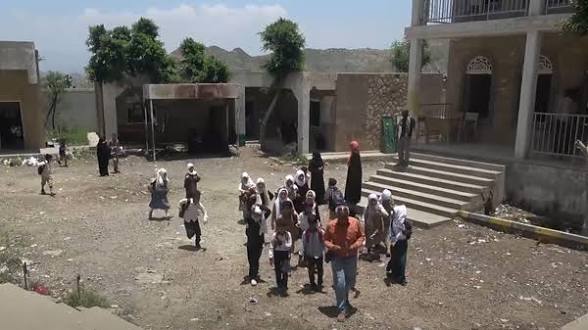 الحوثيون يحولون 21 مدرسة إلى مراكز قيادة وسيطرة في تعز